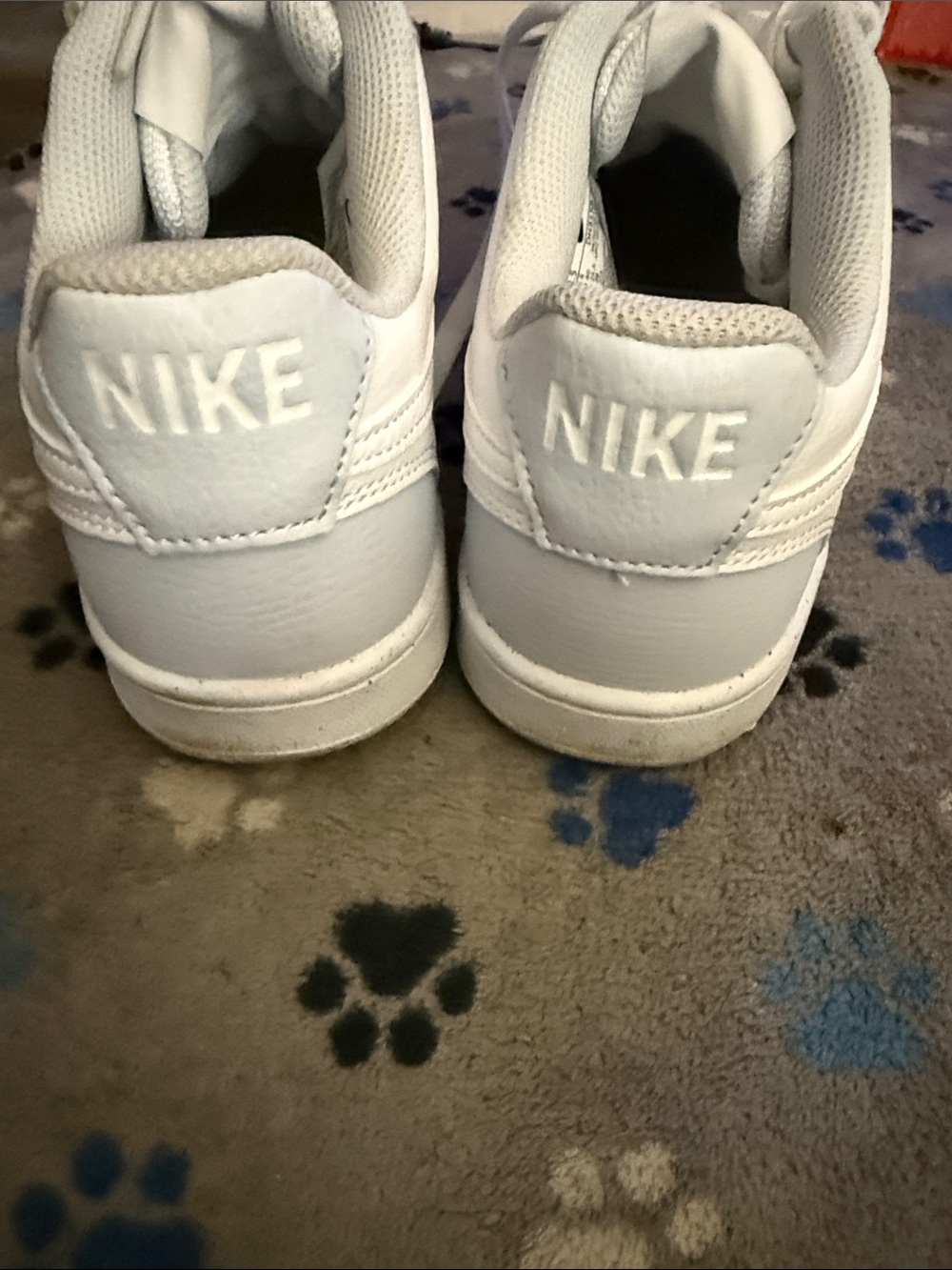 Women’s Nike White Leather Low-Top Sneakers with Perforated Toe size 8.5 - Picture 3 of 3